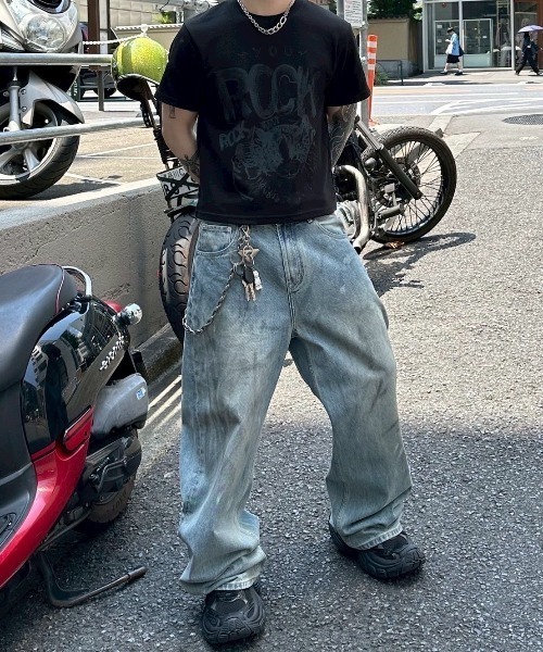 Chikashitsu +（チカシツプラス）の「【Chikashitsu +】dirty wash semi wide denim / 【チカシツプラス】ダーティーウォッシングセミワイドデニムパンツ＜着用動画あり＞（デニムパンツ・メンズ・ブラック/ブルー・M/L）」の2枚目の写真