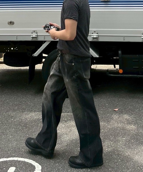 Chikashitsu +（チカシツプラス）の「【Chikashitsu +】dirty wash semi wide denim / 【チカシツプラス】ダーティーウォッシングセミワイドデニムパンツ＜着用動画あり＞（デニムパンツ・メンズ・ブラック/ブルー・M/L）」の10枚目の写真