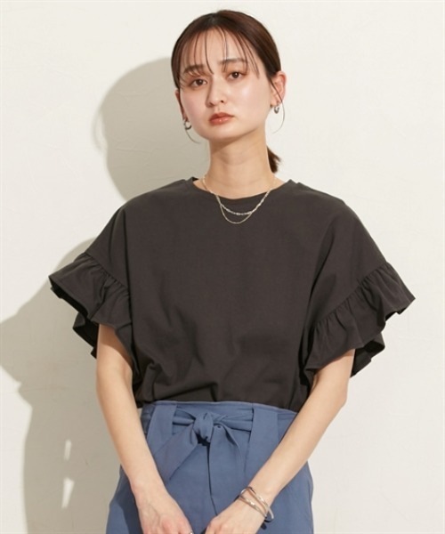 nissen（ニッセン）の「綿１００％　ショルダーフリルＴシャツ（Tシャツ/カットソー・レディース・オフホワイト/チャコール/ピンク/ブラック×ホワイト・M/L）」の3枚目の写真