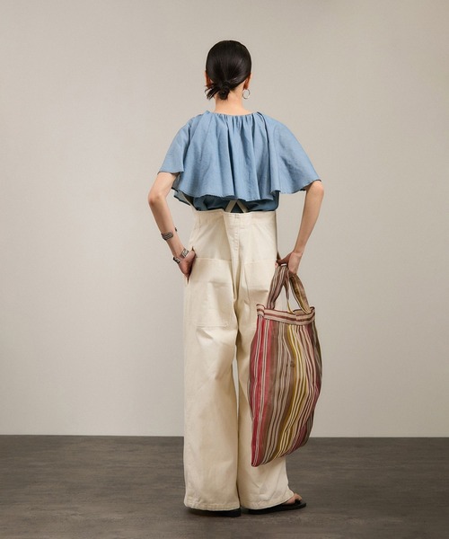 SALON adam et rope'(サロン アダム エ ロペ)の「【WEB限定】デニムフリルカラーノースリーブブラウス(シャツ/ブラウス・レディース・サックスブルー/ブルー系その他4・FREE)」の5枚目の写真