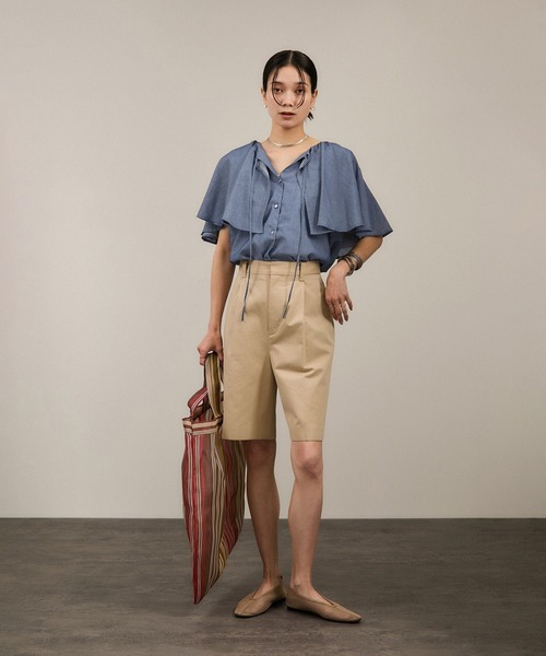 SALON adam et rope'(サロン アダム エ ロペ)の「【WEB限定】デニムフリルカラーノースリーブブラウス(シャツ/ブラウス・レディース・サックスブルー/ブルー系その他4・FREE)」の6枚目の写真