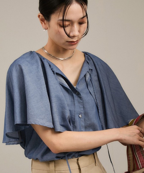 SALON adam et rope'(サロン アダム エ ロペ)の「【WEB限定】デニムフリルカラーノースリーブブラウス(シャツ/ブラウス・レディース・サックスブルー/ブルー系その他4・FREE)」の9枚目の写真