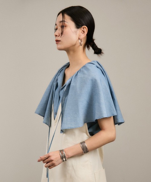 SALON adam et rope'(サロン アダム エ ロペ)の「【WEB限定】デニムフリルカラーノースリーブブラウス(シャツ/ブラウス・レディース・サックスブルー/ブルー系その他4・FREE)」の12枚目の写真