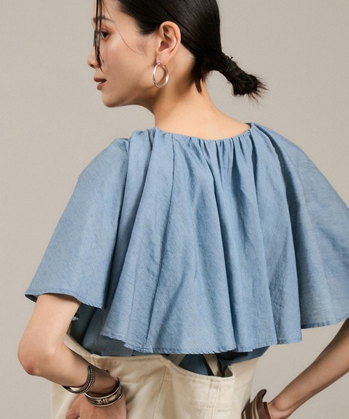 SALON adam et rope'(サロン アダム エ ロペ)の「【WEB限定】デニムフリルカラーノースリーブブラウス(シャツ/ブラウス・レディース・サックスブルー/ブルー系その他4・FREE)」の13枚目の写真