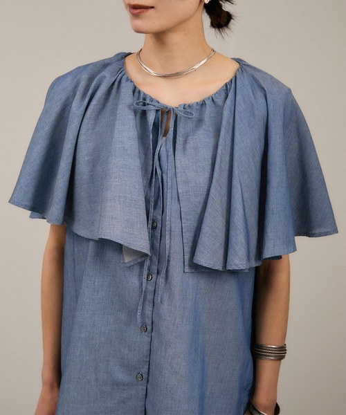 SALON adam et rope'(サロン アダム エ ロペ)の「【WEB限定】デニムフリルカラーノースリーブブラウス(シャツ/ブラウス・レディース・サックスブルー/ブルー系その他4・FREE)」の17枚目の写真
