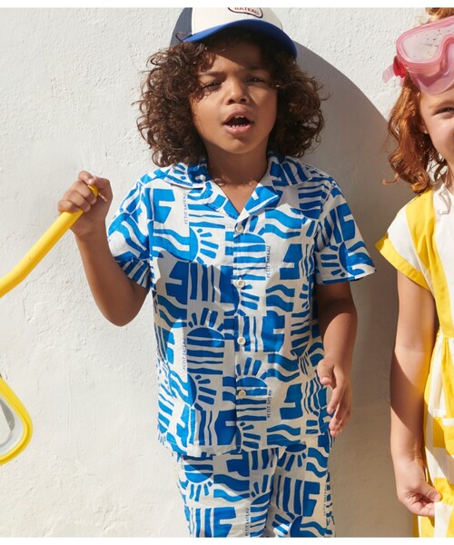 PETIT BATEAU(プチバトー)の「半袖プリントシャツ(シャツ/ブラウス・キッズ・ホワイト×ブルー・6YEAR/8YEAR/10YEAR/12YEAR)」の1枚目の写真