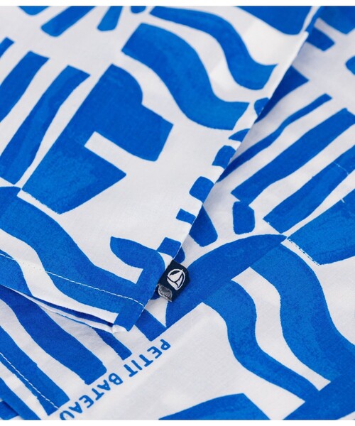 PETIT BATEAU(プチバトー)の「半袖プリントシャツ(シャツ/ブラウス・キッズ・ホワイト×ブルー・6YEAR/8YEAR/10YEAR/12YEAR)」の6枚目の写真