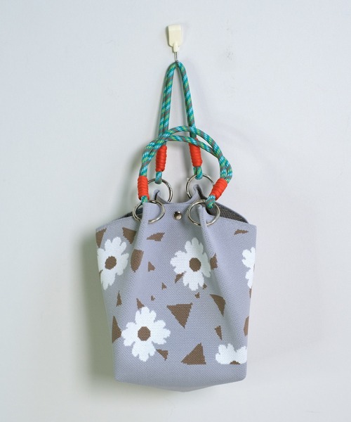 shopnikoniko（ショップニコニコ）の「コードストラップ カラフル ニットハンドバッグ（ハンドバッグ・レディース・グレー/ブルー/ピンク・フリー）」の5枚目の写真