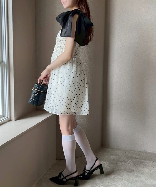 one after another NICE CLAUP(ワンアフターアナザーナイスクラップ)の「肩リボンシャーリングキャミチュニック(チュニック・レディース・ベージュ/チャコールグレー/アイボリー/ブラック・FREE)」の14枚目の写真