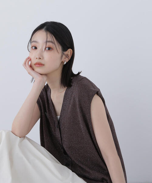 NATURAL BEAUTY BASIC（ナチュラルビューティーベーシック）の「◇スパークＶネックニットベスト（ベスト・レディース・ダークブラウン/グレー/オフホワイト・FREE）」の3枚目の写真