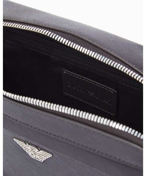 EMPORIO ARMANI（エンポリオアルマーニ）の「【エンポリオ アルマーニ】ASV カメラバッグ  イーグルプレート ミニ（ショルダーバッグ・メンズ・ブラック/ダークグリーン/インディゴブルー・FREE）」の6枚目の写真