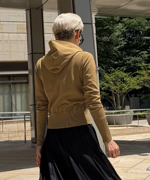 JENNE(ジェンヌ)の「エアリーニットフーディー【UVカット・マシンウォッシャブル】(カーディガン/ボレロ・レディース・キャメル/グリーン/ブラック・SMALL/MEDIUM/LARGE)」の6枚目の写真