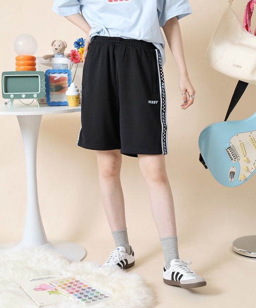 NERDY(ノルディ)の「チェッカーボードテープトラックハーフパンツ(その他パンツ・レディース・ブラック/イエロー/ホワイト・M/L/S)」の7枚目の写真