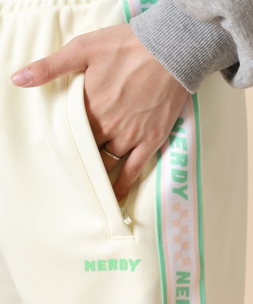 NERDY(ノルディ)の「チェッカーボードテープトラックハーフパンツ(その他パンツ・レディース・ブラック/イエロー/ホワイト・M/L/S)」の18枚目の写真