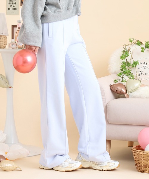 NERDY(ノルディ)の「ソッフルワイドスウェットパンツ(スウェットパンツ・レディース・ブルー/ホワイト/ブラック/ベージュ・S/SS/M)」の9枚目の写真