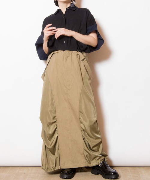 OSMOSIS(オズモーシス)の「サスペンダー付ミリタリースカート(ジャンパースカート・レディース・ベージュ/ブラック/カーキ・ONE SIZE)」の2枚目の写真