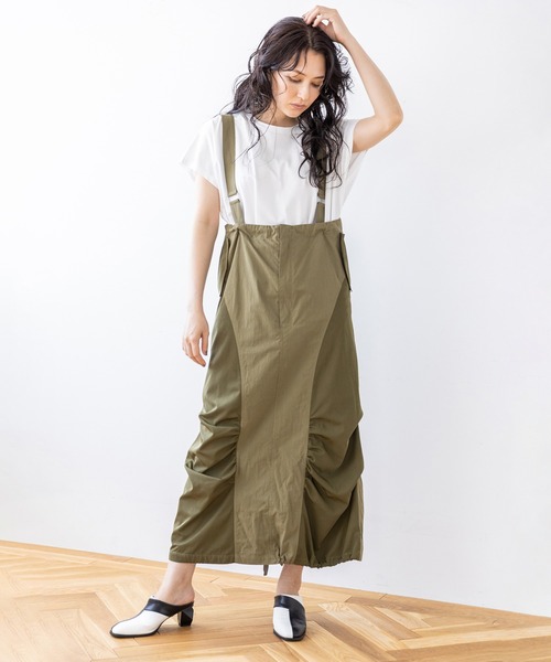 OSMOSIS(オズモーシス)の「サスペンダー付ミリタリースカート(ジャンパースカート・レディース・ベージュ/ブラック/カーキ・ONE SIZE)」の4枚目の写真