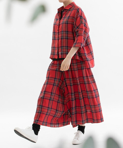 nop de nod（ノップドゥノッド）の「リネンタータンタックキュロット（その他パンツ・レディース・レッド/ネイビー・M）」の17枚目の写真