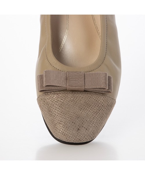 Riz raffinee(リズラフィーネ)の「リボン付きローヒールパンプス(パンプス・レディース・ブラック/ベージュ/グレー系その他4・23.5cm/22.5cm/23cm/24cm/24.5cm)」の5枚目の写真
