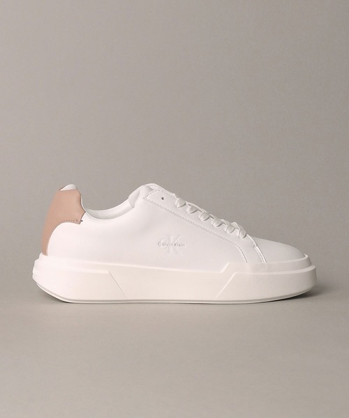 Calvin Klein(カルバン・クライン)の「チャンキーカップソールローカットレザースニーカー(スニーカー・レディース・ホワイト系その他/ホワイト/ホワイト系1・39/37/38/36)」の2枚目の写真