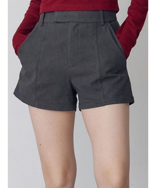 MURUA（ムルーア）の「フェイクスウェードショートパンツ（その他パンツ・レディース・ブラック/ベージュ・1/2）」の2枚目の写真