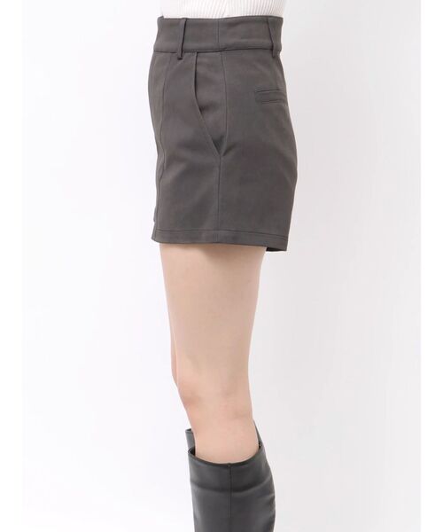 MURUA（ムルーア）の「フェイクスウェードショートパンツ（その他パンツ・レディース・ブラック/ベージュ・1/2）」の13枚目の写真