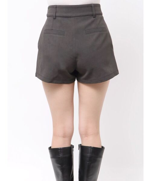 MURUA（ムルーア）の「フェイクスウェードショートパンツ（その他パンツ・レディース・ブラック/ベージュ・1/2）」の14枚目の写真