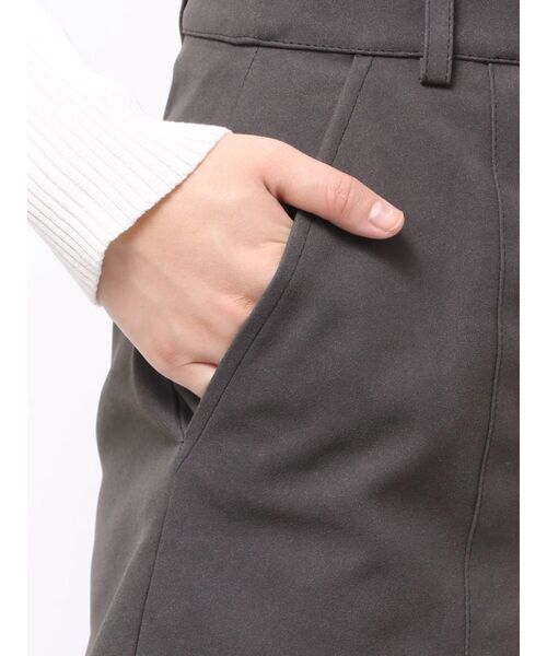 MURUA（ムルーア）の「フェイクスウェードショートパンツ（その他パンツ・レディース・ブラック/ベージュ・1/2）」の16枚目の写真