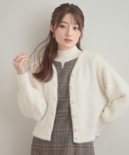 couture brooch(クチュールブローチ)の「【ふわふわ/前後2WAY】フェザーカーディトップス(カーディガン/ボレロ・レディース・グリーン系/アイボリー/ブラック/ブラウン系その他/ピンク系/サックスブルー/チャコールグレー/アイボリー系7・36/38/40/42)」の5枚目の写真