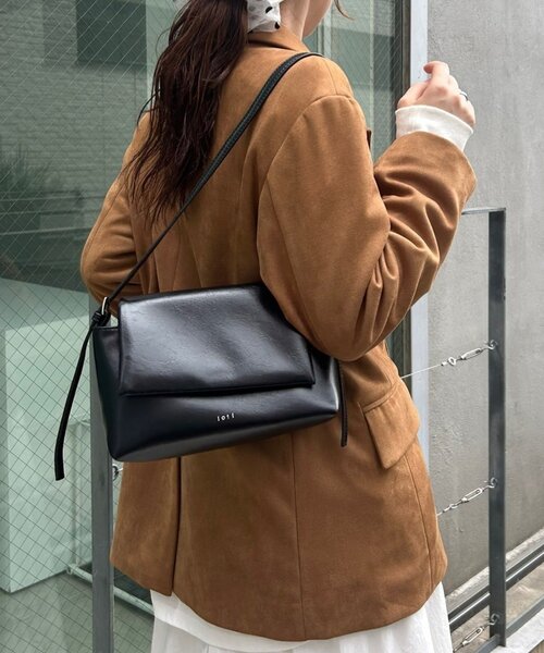 mystic（ミスティック）の「loti フラップショルダーBAG（ショルダーバッグ・レディース・キャメル/ブラック・ONE SIZE）」の5枚目の写真