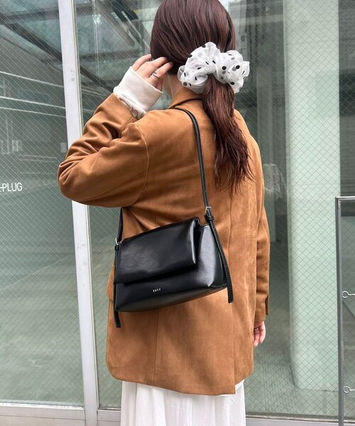 mystic（ミスティック）の「loti フラップショルダーBAG（ショルダーバッグ・レディース・キャメル/ブラック・ONE SIZE）」の6枚目の写真