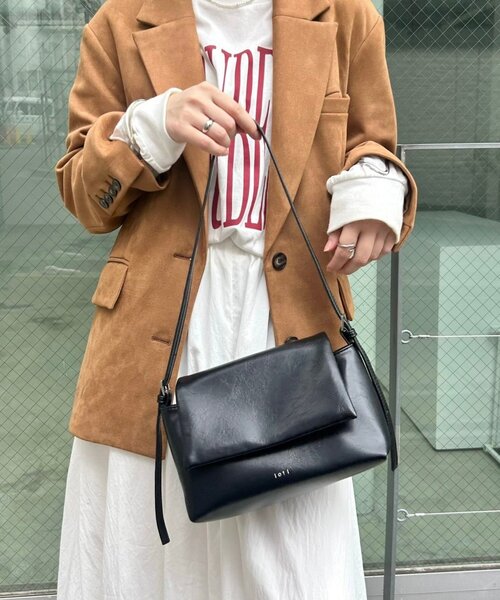 mystic（ミスティック）の「loti フラップショルダーBAG（ショルダーバッグ・レディース・キャメル/ブラック・ONE SIZE）」の7枚目の写真
