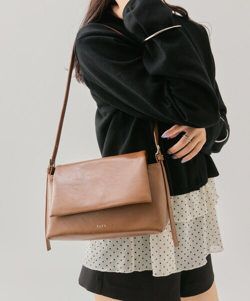 mystic（ミスティック）の「loti フラップショルダーBAG（ショルダーバッグ・レディース・キャメル/ブラック・ONE SIZE）」の14枚目の写真