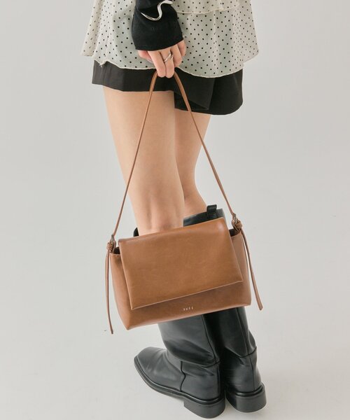 mystic（ミスティック）の「loti フラップショルダーBAG（ショルダーバッグ・レディース・キャメル/ブラック・ONE SIZE）」の15枚目の写真