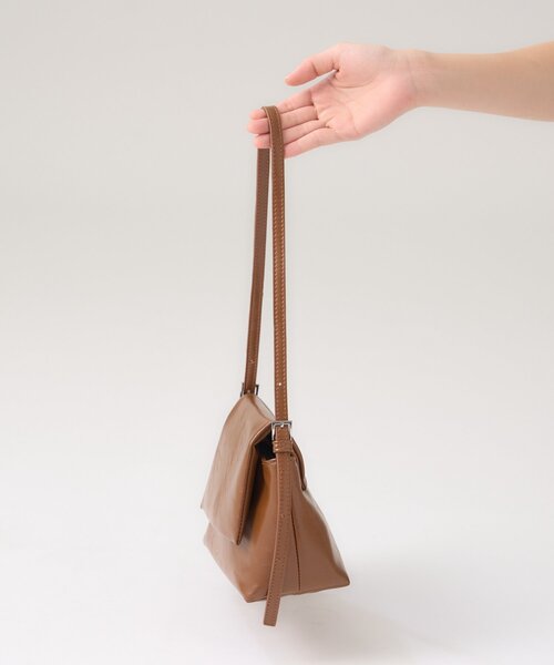 mystic（ミスティック）の「loti フラップショルダーBAG（ショルダーバッグ・レディース・キャメル/ブラック・ONE SIZE）」の17枚目の写真