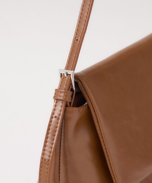 mystic（ミスティック）の「loti フラップショルダーBAG（ショルダーバッグ・レディース・キャメル/ブラック・ONE SIZE）」の20枚目の写真