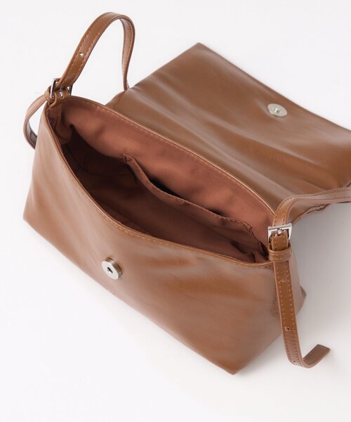 mystic（ミスティック）の「loti フラップショルダーBAG（ショルダーバッグ・レディース・キャメル/ブラック・ONE SIZE）」の22枚目の写真