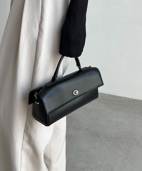 CAPRICIEUX LE'MAGE（カプリシューレマージュ）の「チェーンショルダーワイドバッグ（ショルダーバッグ・レディース・ベージュ/ブラック・FREE）」の2枚目の写真