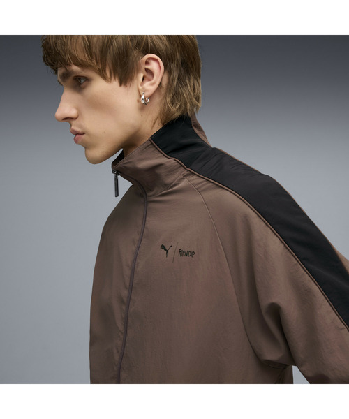 PUMA（プーマ）の「PUMA プーマ ユニセックス PUMA x RIPNDIP T7 オーバーサイズド トラック ジャケ（ジャージ・メンズ・ブロンズ/ブラック・SMALL/MEDIUM/LARGE/X-LARGE/X-SMALL）」の3枚目の写真