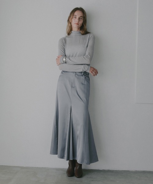 MANOF(マノフ)の「SATIN STITCH SKIRT(スカート・レディース・ベージュ/ブルー/ブラック・M/S)」の13枚目の写真