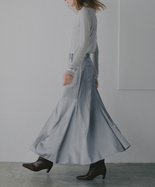 MANOF(マノフ)の「SATIN STITCH SKIRT(スカート・レディース・ベージュ/ブルー/ブラック・M/S)」の19枚目の写真