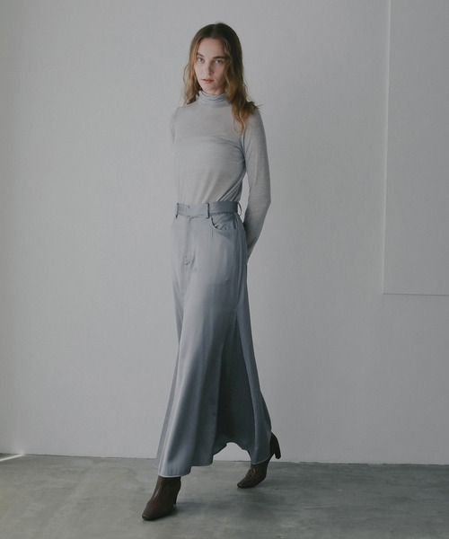 MANOF(マノフ)の「SATIN STITCH SKIRT(スカート・レディース・ベージュ/ブルー/ブラック・M/S)」の17枚目の写真