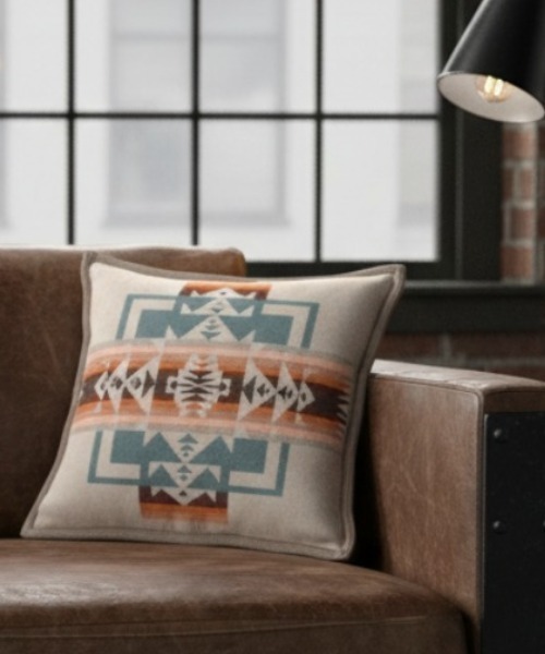 PENDLETON（ペンドルトン）の「【PENDLTON:ペンドルトン】CHIEF JOSEPH PILLOW/インテリア・クッション（クッション/クッションカバー・レディース・ブルー系その他/ピンク系その他/ブラウン系その他・FREE）」の3枚目の写真