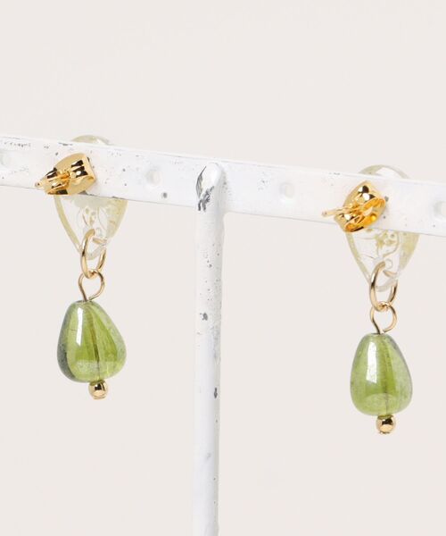tone(トーン)の「【YM】チェコガラスビーズ ドロップ×花レジン 小ぶりピアス(MA)(ピアス(両耳用)・レディース・グリーン/ピンク・FREE)」の5枚目の写真