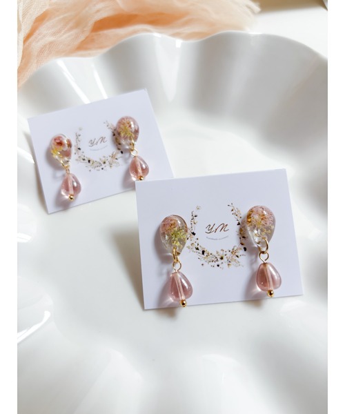 tone(トーン)の「【YM】チェコガラスビーズ ドロップ×花レジン 小ぶりピアス(MA)(ピアス(両耳用)・レディース・グリーン/ピンク・FREE)」の2枚目の写真