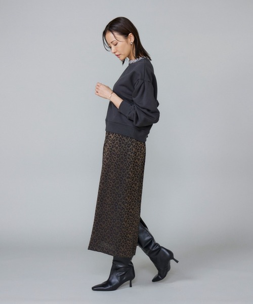 LE SOUK(ルスーク)の「ビジュー衿裏毛プルオーバー(スウェット・レディース・グレイッシュベージュ/スミクロ・フリー)」の16枚目の写真