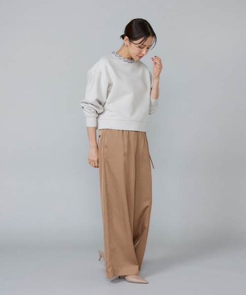 LE SOUK(ルスーク)の「ビジュー衿裏毛プルオーバー(スウェット・レディース・グレイッシュベージュ/スミクロ・フリー)」の19枚目の写真
