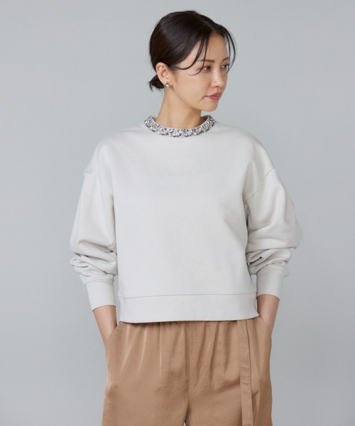 LE SOUK(ルスーク)の「ビジュー衿裏毛プルオーバー(スウェット・レディース・グレイッシュベージュ/スミクロ・フリー)」の20枚目の写真