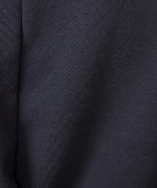 LE SOUK(ルスーク)の「ビジュー衿裏毛プルオーバー(スウェット・レディース・グレイッシュベージュ/スミクロ・フリー)」の13枚目の写真