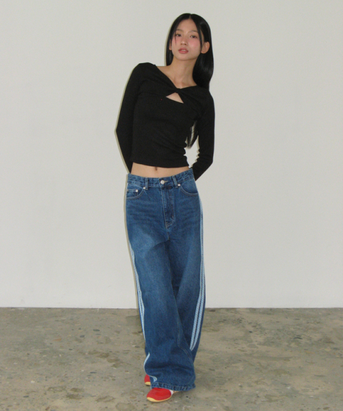 RONRON（ロンロン）の「KNOT RIBBON SLIT LONG SLEEVE BLACK（Tシャツ/カットソー・レディース・その他・FREE）」の4枚目の写真